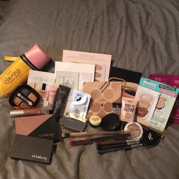 Makeup Bundle - Picture 1 of 6